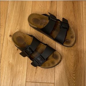Black Birkenstock’s